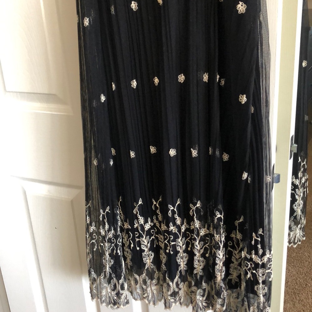 Dress - Picture 3 of 4
